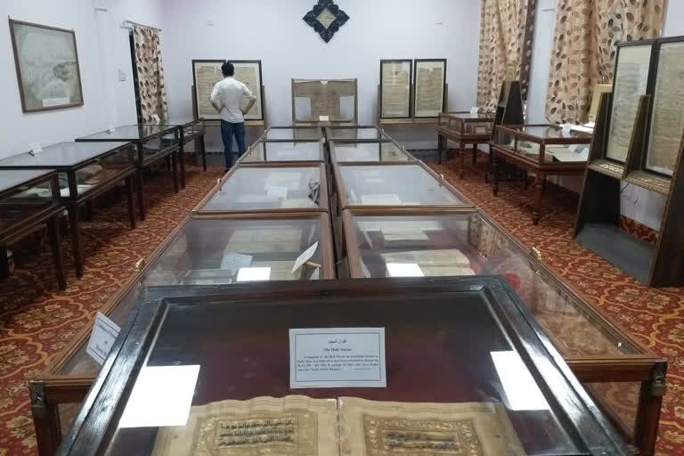 مولانا آزاد لائبریری میں حضرت علی علیہ السلام سے متعلق کتابوں کی نمائش
