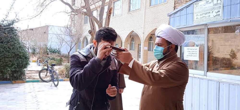 اعزام اساتید و طلاب تاکستان به مناطق زلزله زده 