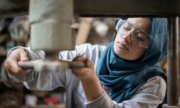  مسلمانان انگلیسی از عادات محیط کاری در رنج هستند