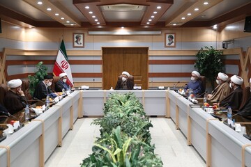 برای ترویج اندیشه های اصیل امام خمینی(ره) تلاش کنیم