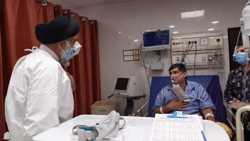 بازدید نماینده ولی‌فقیه در استان خوزستان از بیمارستان گلستان اهواز+ عکس