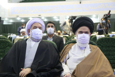 تصاویر / تجلیل از آیت الله حسینی بوشهری در اختتامیه بیست و دومین دوره جشنواره بین المللی پژوهشی شیخ طوسی