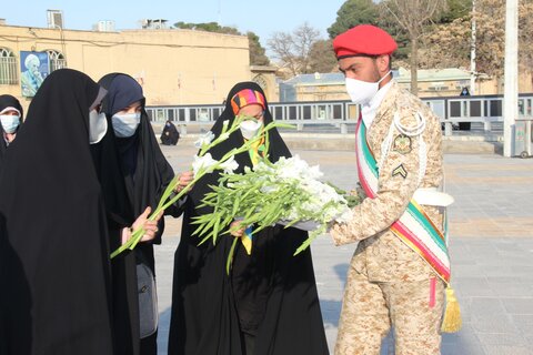 تصاویر/مراسم اهتزاز وتعویض پرچم گلزار شهدا به مناسبت هفته شهید