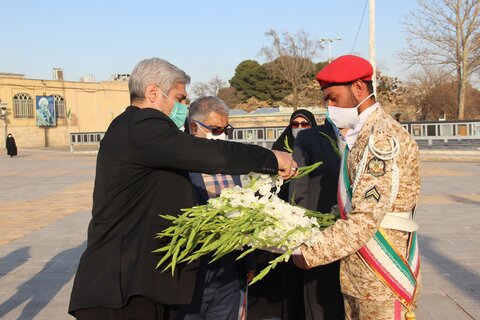 تصاویر/مراسم اهتزاز وتعویض پرچم گلزار شهدا به مناسبت هفته شهید