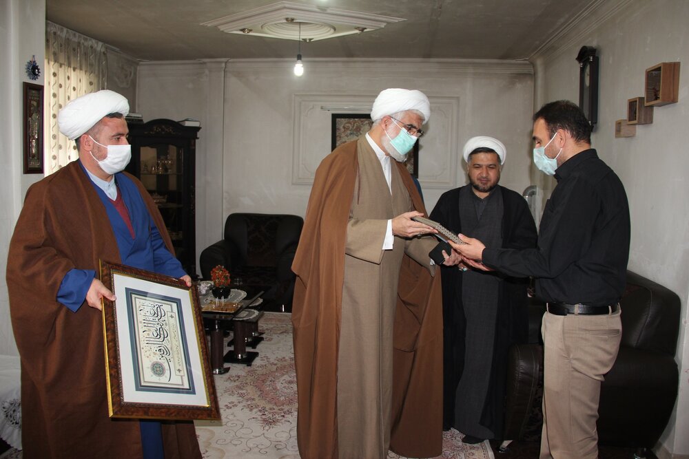 مدیر حوزه علمیه قزوین به دیدار خانواده جانباز روحانی رفت + عکس
