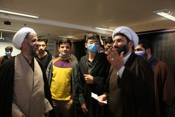 تصاویر/ نشست صمیمی مدیر حوزه علمیه کردستان با طلاب مدرسه علمیه امام صادق (ع) قروه