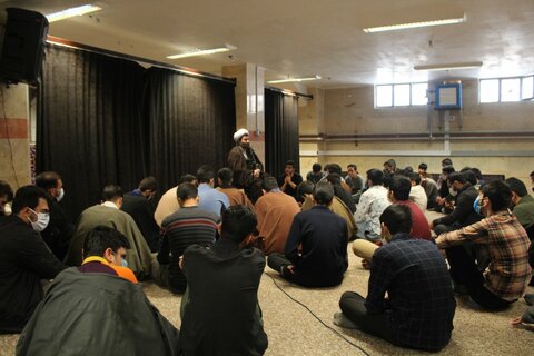 تصاویر/نشست صمیمی مدیر حوزه علمیه کردستان با طلاب مدرسه علمیه امام صادق (ع) قروه