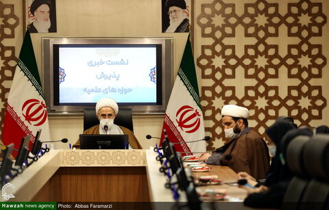 بالصور/ مؤتمر صحفي حول تبيين برامج الالتحاق بالحوزات  العلمية في إيران بقم المقدسة