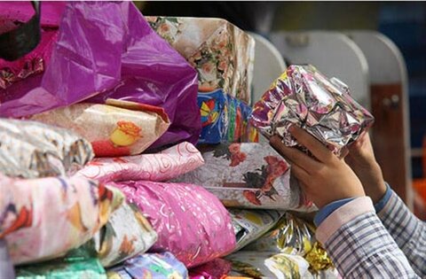 خرید لباس نو برای نیازمندان در آستانه‌ی سال نو توسط قرارگاه جهادی طلاب مدرسه علمیه امام سجاد(ع)