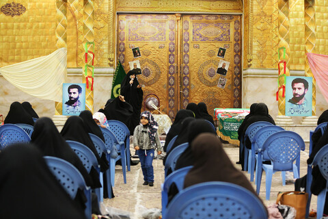 تصاویر/ بزرگداشت شهید دل آذر با حضور خانواده شهید در حسینیه امام خامنه ای
