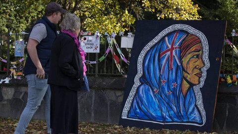 هنرمندی که اثر هنری زن باحجاب، پرچم نیوزیلند را خلق کرد