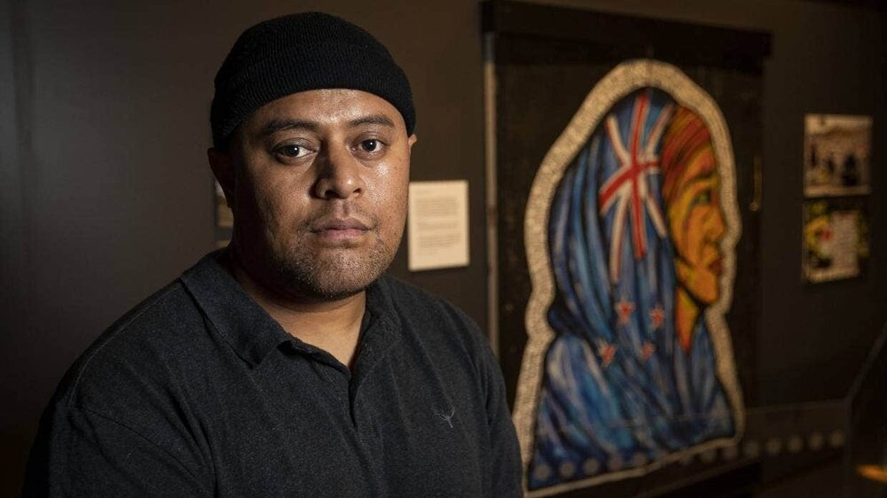 هنرمندی که اثر هنری زن باحجاب، پرچم نیوزیلند را خلق کرد + تصاویر