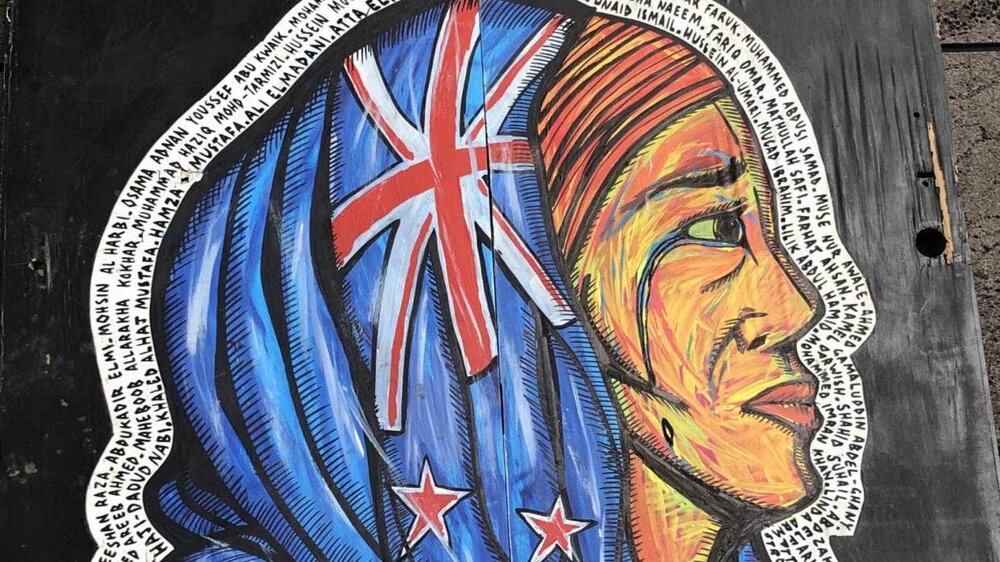 هنرمندی که اثر هنری زن باحجاب، پرچم نیوزیلند را خلق کرد + تصاویر