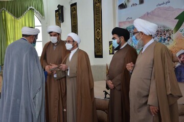 تصاویر/ تجلیل از اعضای گروه جهادی یاوران سلامت حوزه علمیه استان ایلام