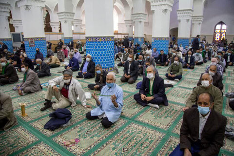 تصاویر| آخرین نماز جمعه سال 1399 دارالعباده یزد بافاصله اجتماعی