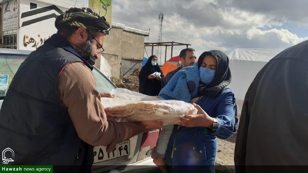 کودک سی‌سختی با دلجویی امام محله از شوک درآمد