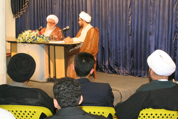 تصاویر آرشیوی از نشست علمی درباره وحدت با حضور آیت الله تسخیری در فروردین ۱۳۸۵