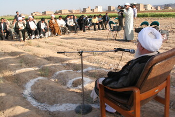 تصاویر آرشیوی از مراسم کلنگ‌زنی ساختمان جامعة القرآن کریم توسط آیت الله العظمی صافی در فروردین ۱۳۸۵