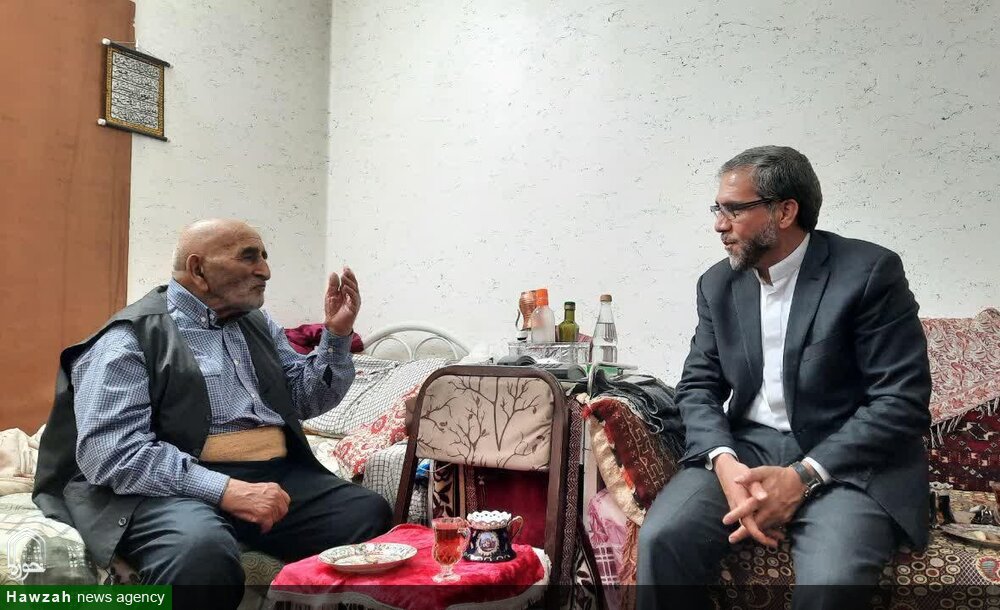 نماینده مردم سمنان در مجلس با خانواده شهید مؤمنیان دیدار کرد + عکس