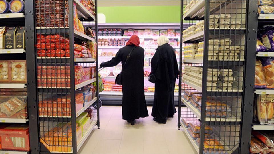 Muslim leaders in France condemns ban of Halal chicken slaughter ahead of Ramadan month