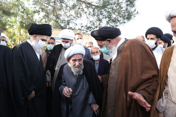 تصاویر/ مراسم تشییع پیکر همسر آیت الله ناصری در قم