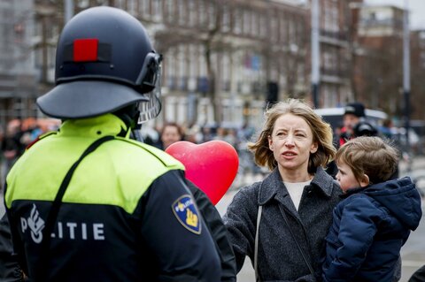افسران پلیس نژادپرست هلندی: پس از قتل نوجوان مسلمان: «یک ترک کمتر!»
