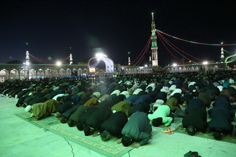 تصاویر / حضور و اقامه نماز توسط آیت الله العظمی نوری همدانی در شب نیمه شعبان در مسجد مقدس جمکران