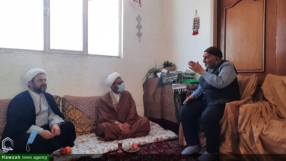 مدیران حوزه برادران و خواهران استان سمنان با خانواده شهید مؤمنیان دیدار کردند + عکس
