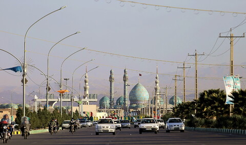 تصاویر / حال و هوای مسیر مسجد مقدس جمکران در روز نیمه شعبان