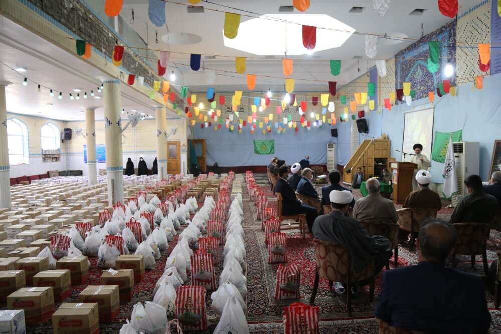 مراسم توزیع ۸۰۰ بسته معیشتی در مسجدالزهراء برگزار شد