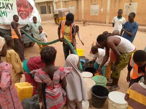 توزیع آب شرب بین مناطق محروم در نیجریه