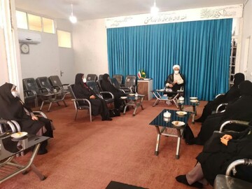 تقدیر امام جمعه بویین زهرا از بانوان طلبه جهادی