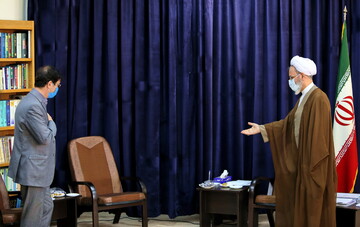 تصاویر/ دیدار نوروزی شهردار قم با آیت الله اعرافی