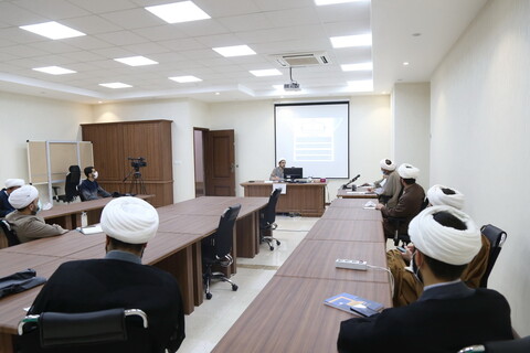 تصاویر / نشست علمی طلاب مستعد پژوهشگری در مدرسه علمیه حضرت ولی‌عصر (عج)