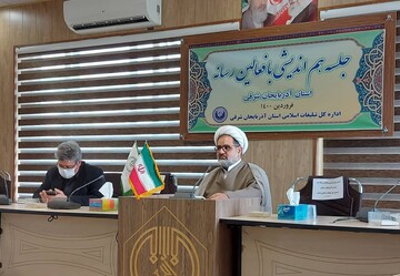 جامعه‌ی متدین از تعطیلی مکرر برنامه‌های فرهنگی و مذهبی و مراکز مذهبی نگران و گلایه‌مند هستند