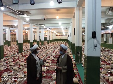 تهیه و توزیع۱۴۰۰بسته معیشتی بین نیازمندان نجف آباد