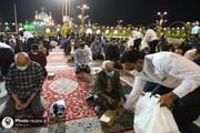 تصاویر/ امام رضا (ع) کے حرم میں روزہ داروں کے لئے سادہ افطاری کا انتظام