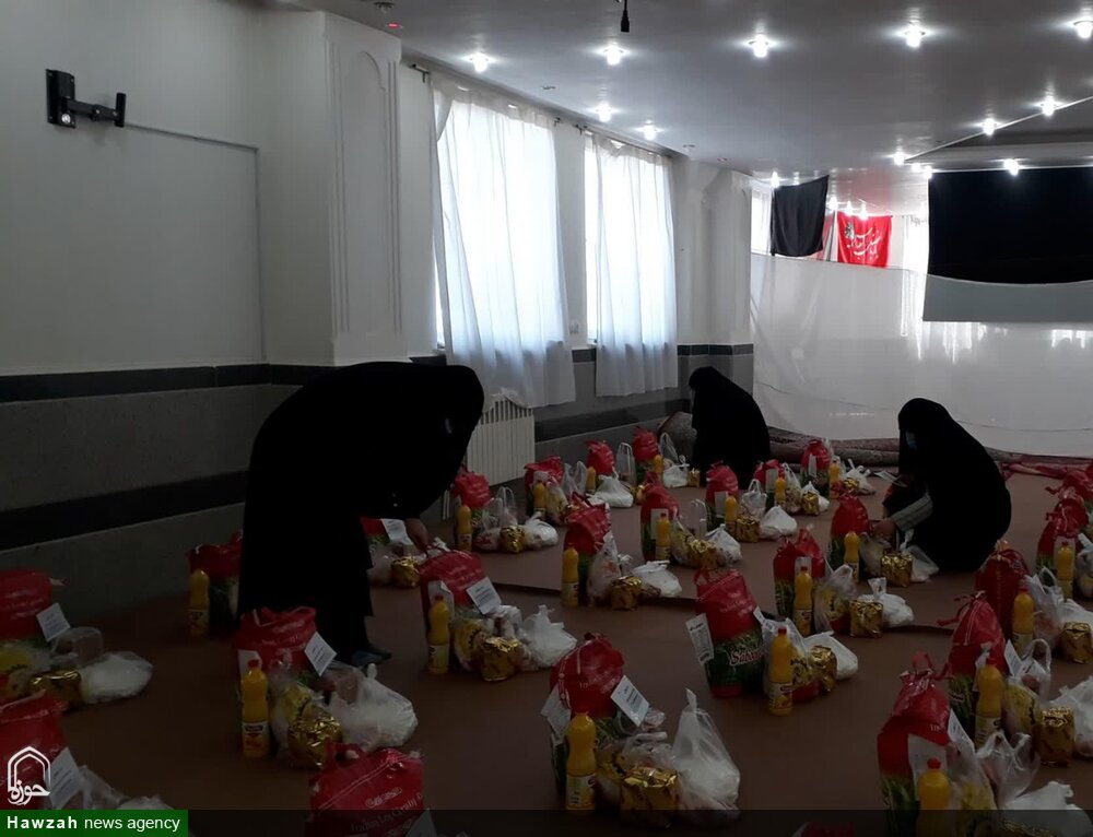  مرکز نیکوکاری حوزه خواهران بناب بسته های معیشتی بین نیازمندان توزیع کرد