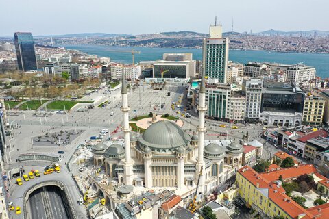 سرانجام از مسجد میدان تقسیم استانبول رونمایی می‌شود