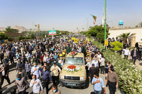 تصاویر/ مراسم تشییع و خاکسپاری پیکر شهید حجازی بر دستان مردم اصفهان