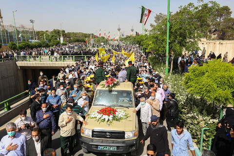 تصاویر/ مراسم تشییع و خاکسپاری پیکر شهید حجازی بر دستان مردم اصفهان