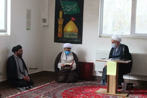 بالصور/ ممثل الولي الفقيه في محافظة كردستان يلتقي بعلماء وطلاب العلوم الدين لمدينة بيجار غربي إيران