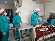 خدمت رسانی امام جمعه رزن به بیماران کرونایی بستری در بیمارستان