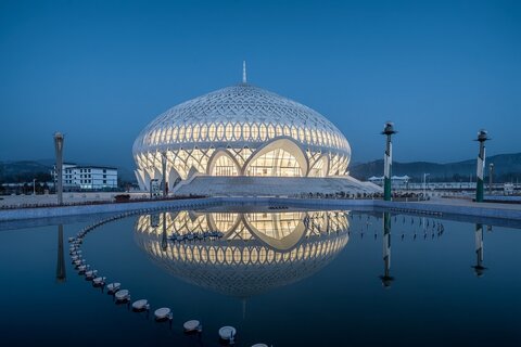 تئاتر عظیم در چین با الهام از مسجد جامع عمان ساخته شده
