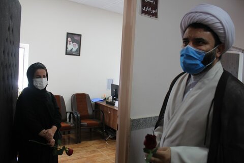تصاویر/ حوزه مدیر حوزه علمیه کردستان در بیمارستان توحید و تقدیر از زحمات کادر درمان