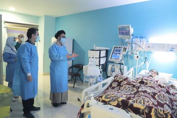 عیادت نماینده ولی فقیه در آذربایجان شرقی از آتش‌نشان فداکار + عکس