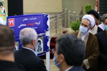 تصاویر/ آئین رونمایی از طرح جدید تابلو کوچه‌های شهدا در قم