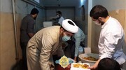 فیلم | طبخ و توزیع ۷۰۰پرس غذای گرم توسط گروه جهادی انصارالمهدی طلاب ارومیه