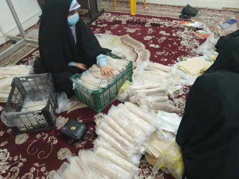 تصاویر / آماده سازی افطاری ساده گروه های جهادی بسیج دانشجویی استان هرمزگان