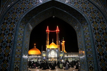 انعکاس برنامه تلویزیونی «تسبیح سحر» از حرم حضرت معصومه(س)